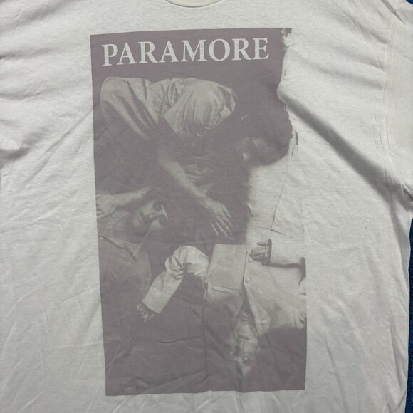 Paramore Oversized White Rock T-Shirt Size S/M - Picture 2 of 4